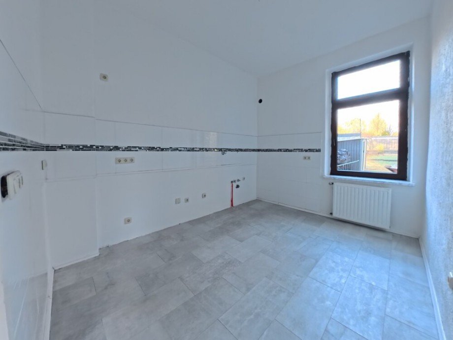 (12) Neben dem Badezimmer befindet sich die ger�umige K�che im Erdgeschoss Zweifamilienhaus Bottrop / Stadtmitte