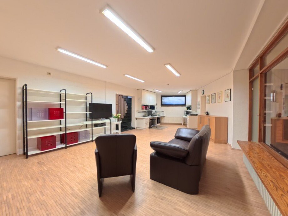 (25) �ber einen Flurbereich erreichen Sie diesen ersten zentralen Raum im Souterrain Erdgeschosswohnung Bottrop / Stadtmitte