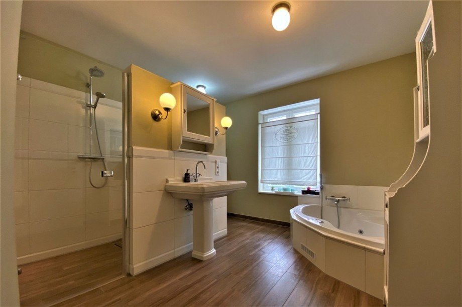 Sie betreten das Masterbadezimmer �ber das Elternschlafzimmer Einfamilienhaus Bottrop / Kirchhellen