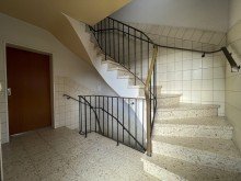 (6) Ein erster Blick in den gemeinschaftlichen Hausflur im Erdgeschoss *VERKAUFT*