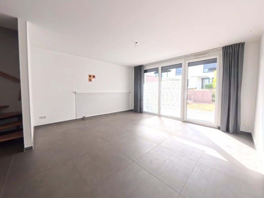 (12) Der ger�umige Wohnbereich mit Blick in den Garten Reihenmittelhaus Bottrop / Boy
