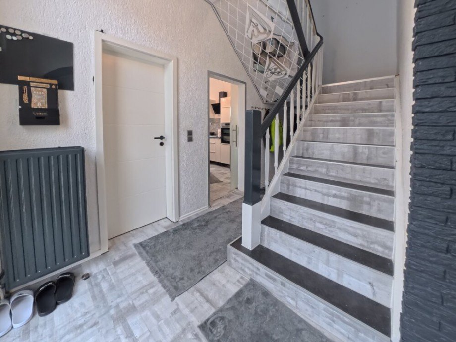 (29) Auf der gegen�berliegenden Seite befindet sich das Badezimmer und die K�che Zweifamilienhaus Bottrop / Stadtmitte