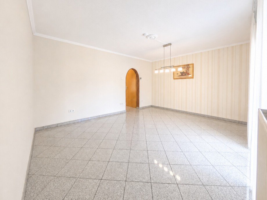 (9) Das Wohn- und Esszimmer aus einem anderen Blickwinkel Reihenmittelhaus Bottrop / Batenbrock