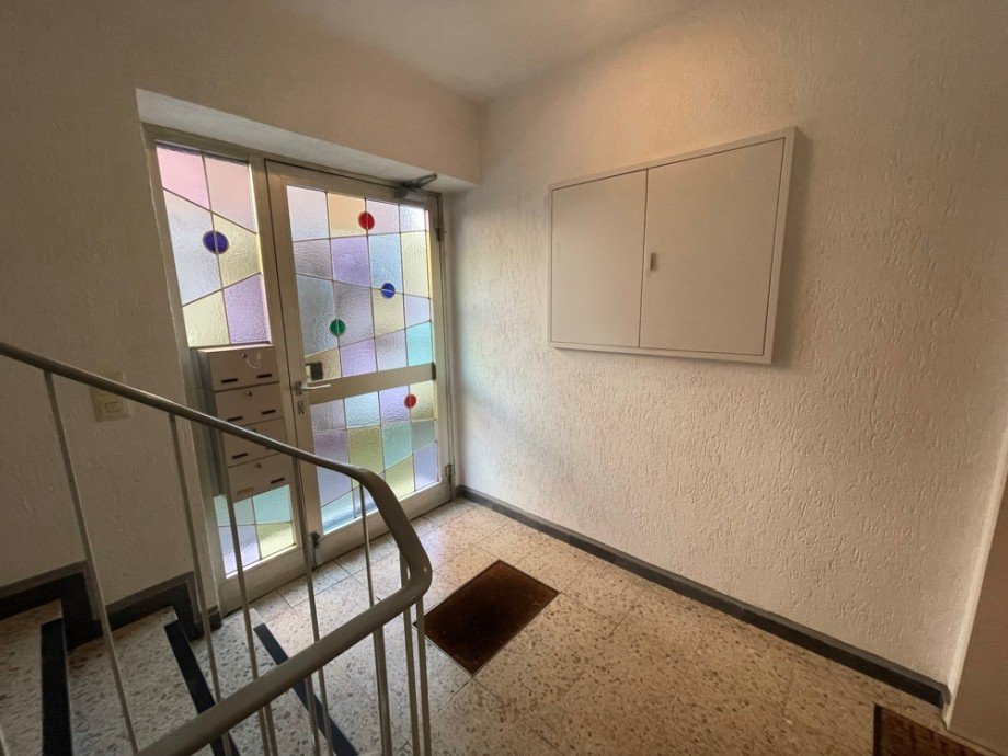 (6) Der Hauseingangsbereich aus einem anderen Blickwinkel Mehrfamilienhaus Bottrop / Fuhlenbrock