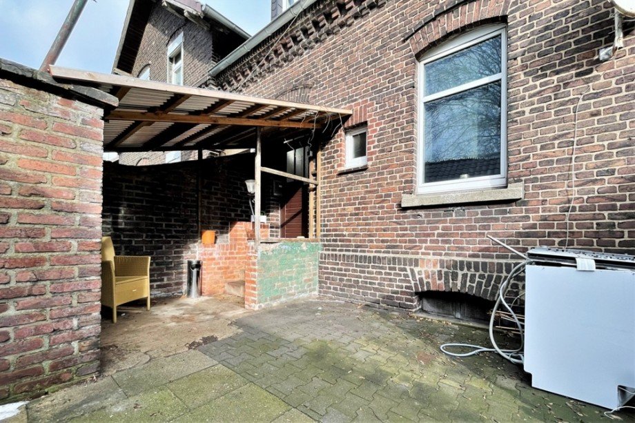 (14) Der Zugang in die zweite vermietete Wohnung befindet sich auf der Geb�uder�ckseite Mehrfamilienhaus Bottrop / Ebel