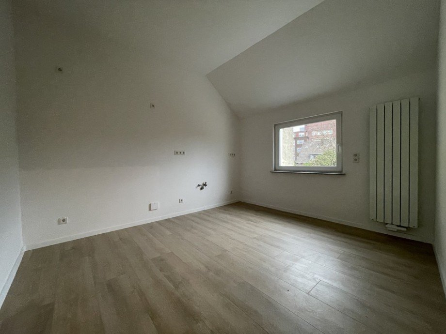 (11) Hier eine erste Impression aus der ger�umigen K�che Dachgeschosswohnung Oberhausen / Sterkrade-Mitte