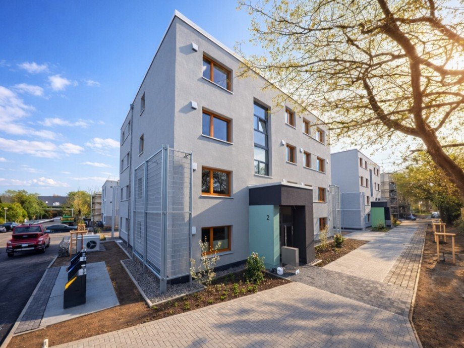 (2) Die zuk�nftige Geb�udeansicht (Referenzobjekt) Erdgeschosswohnung Oberhausen / Klosterhardt-Nord