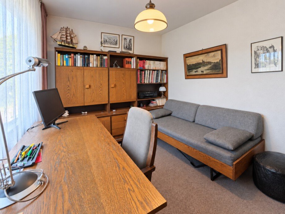 (8) Auf der Vorderseite befindet sich dieses m�gliche Arbeits- oder G�stezimmer Einfamilienhaus Oberhausen / Sterkrade-Nord