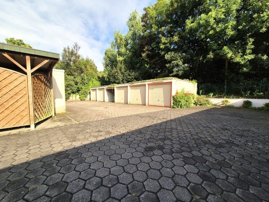 (26) Hier blicken Sie auf die zur Wohnung geh�rende Garage Etagenwohnung Gladbeck