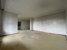 (17) Das Wohnzimmer mit Blickrichtung zum K�cheneingang *VERKAUFT*