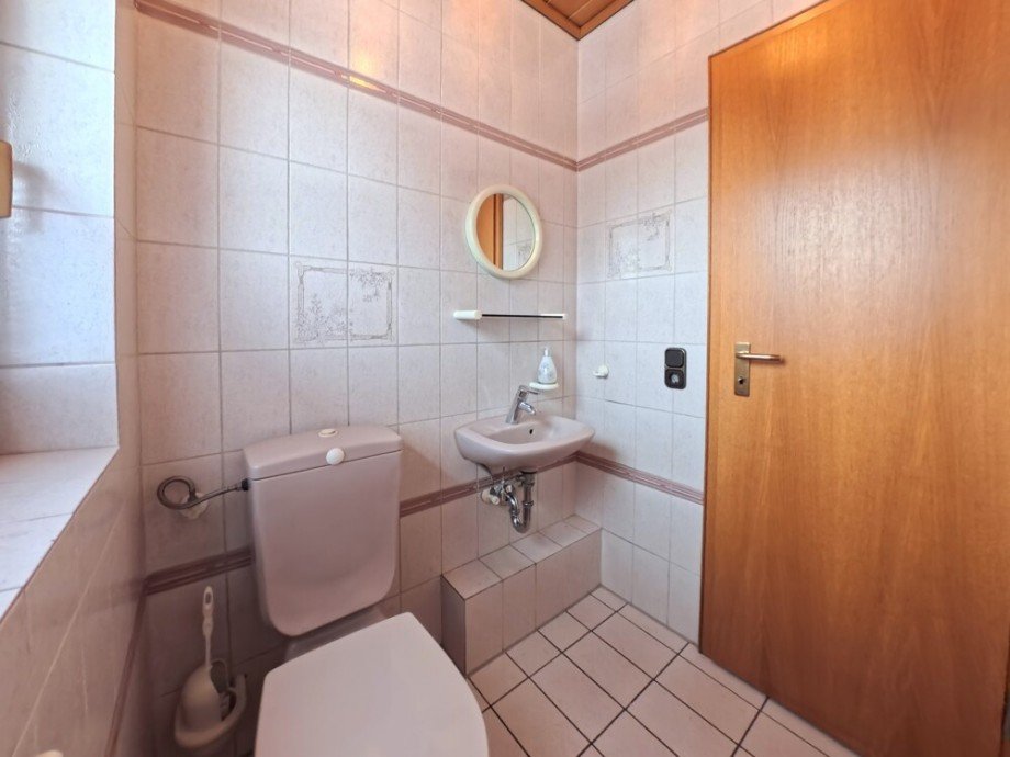 (5) Unmittelbar neben dem Hauseingang befindet sich ein praktisches G�ste-WC Doppelhaush�lfte Bottrop / Fuhlenbrock