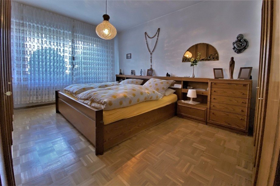 (10) Ein kleiner Einblick in das Schlafzimmer im Erdgeschoss Zweifamilienhaus Bottrop / Lehmkuhle