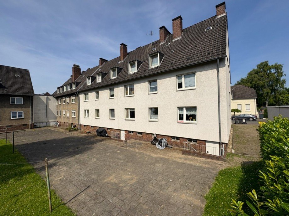 (3) Hier eine erste R�ckansicht auf die beiden Geb�ude Mehrfamilienhaus Bottrop / Batenbrock