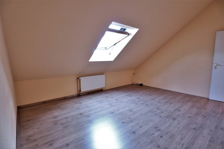 (18) Das zweite Kinderzimmer im Dachgeschoss Reihenmittelhaus Essen / Altenessen-Nord