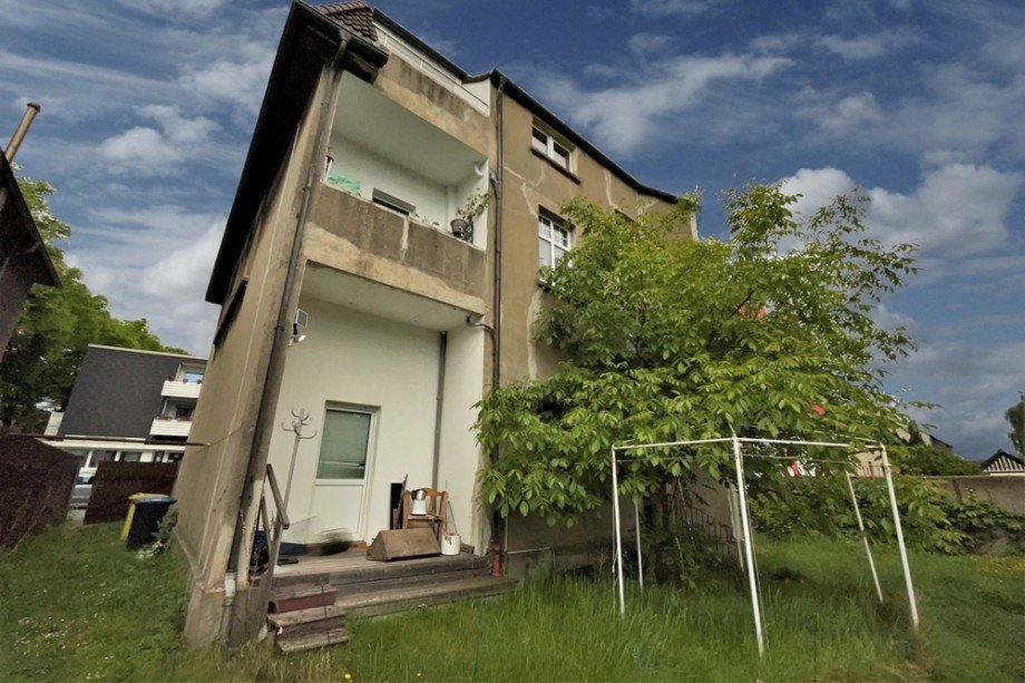 (9) Eine Geb�uder�ckansicht der rechten Geb�udeh�lfte Mehrfamilienhaus Bottrop / Batenbrock