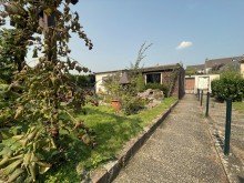 (12) Der Weg in Richtung der Garage auf dem hinteren Grundst�ck *VERKAUFT*