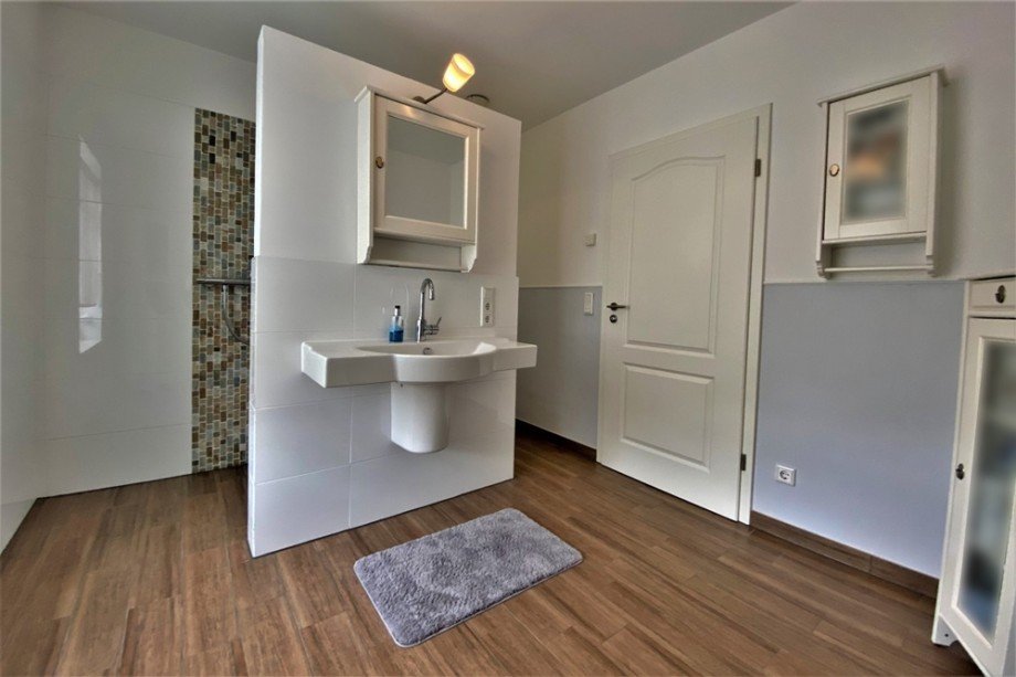 Das Kinderbadezimmer befindet sich zentral im Obergeschoss Einfamilienhaus Bottrop / Kirchhellen