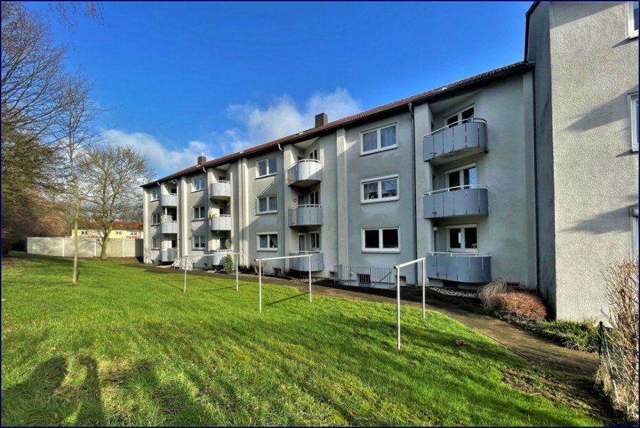 (3) Entlang der Geb�uder�ckseite des Nachbarhauses f�hrt ein gemeinschaftlich nutzubarer Weg Etagenwohnung Bottrop / Eigen