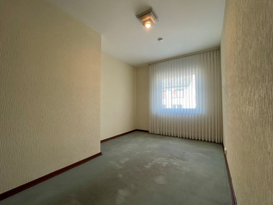 (12) Das erste der beiden benachbarten Kinderzimmer auf der Geb�udevorderseite Etagenwohnung Bottrop / Stadtmitte
