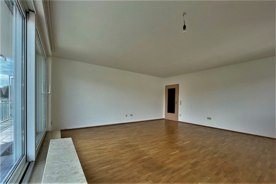 (8) Eine gro�z�gige Hebe-Schiebet�r bietet Ihnen Zugang auf den Balkon Etagenwohnung Bottrop / Stadtmitte
