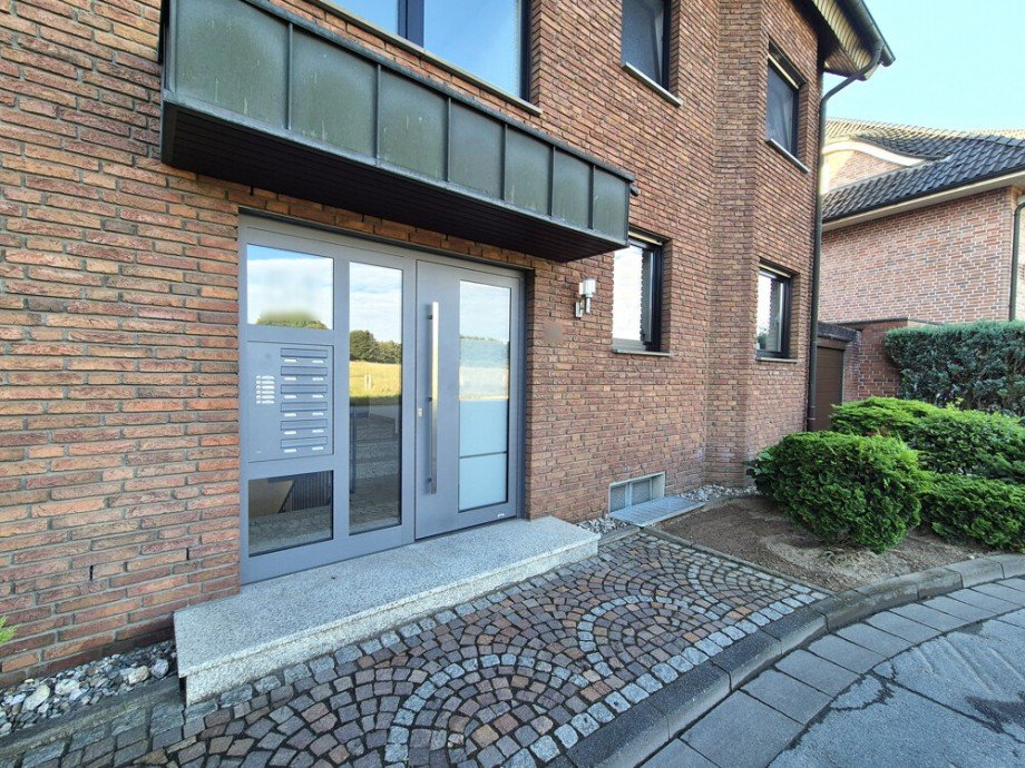 (3) Der Hauseingang befindet sich auf der Geb�udevorderseite Maisonettewohnung Bottrop / Vonderort