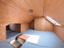 (28) �ber eine Einschubtreppe im Flurbereich des OG erreichen wir den Spitzboden iTH: Endlich mehr Raum f�r Kinderlachen: Gepflegtes RMH mit Gartenidylle in Bottrop-Fuhlenbrock!