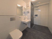 (7) Zun�chst ein Einblick in das Duschbadezimmer der Wohnung *VERKAUFT*