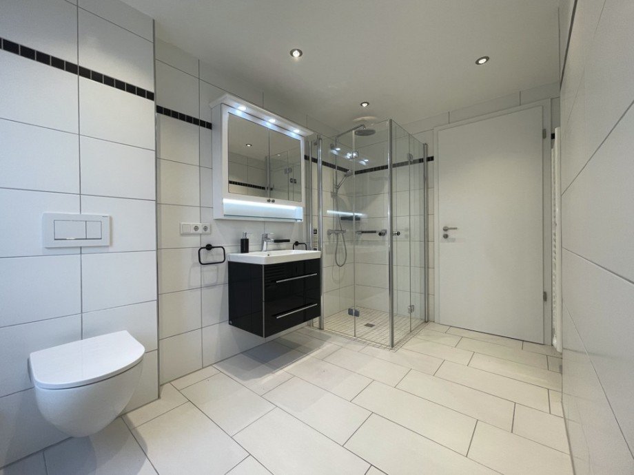 (12) Das moderne Badezimmer aus einem anderen Blickwinkel Erdgeschosswohnung Bottrop