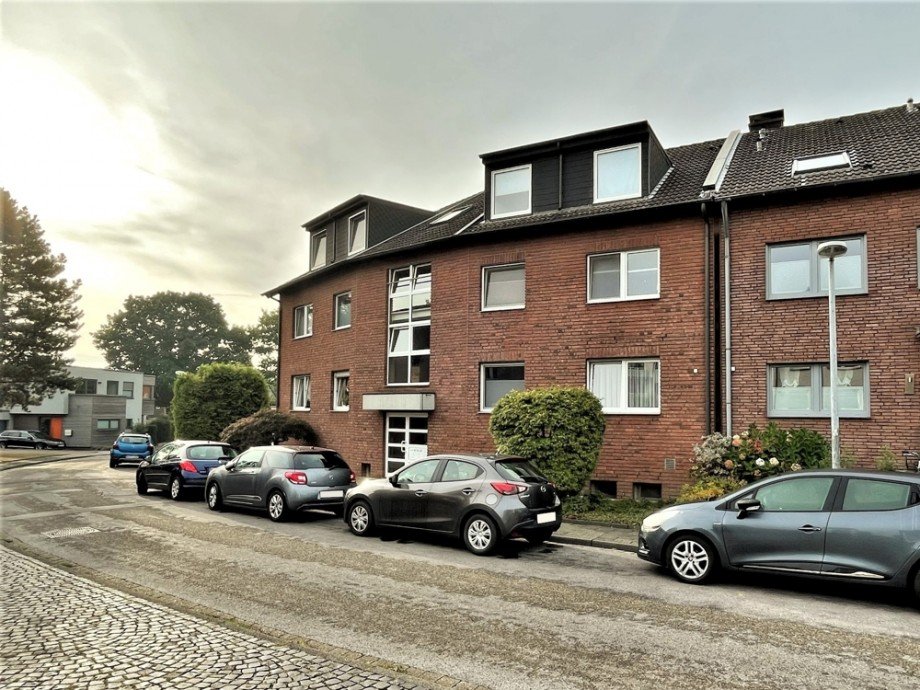(3) Eine weitere stra�enseitige Geb�udeansicht Etagenwohnung Bottrop / Fuhlenbrock