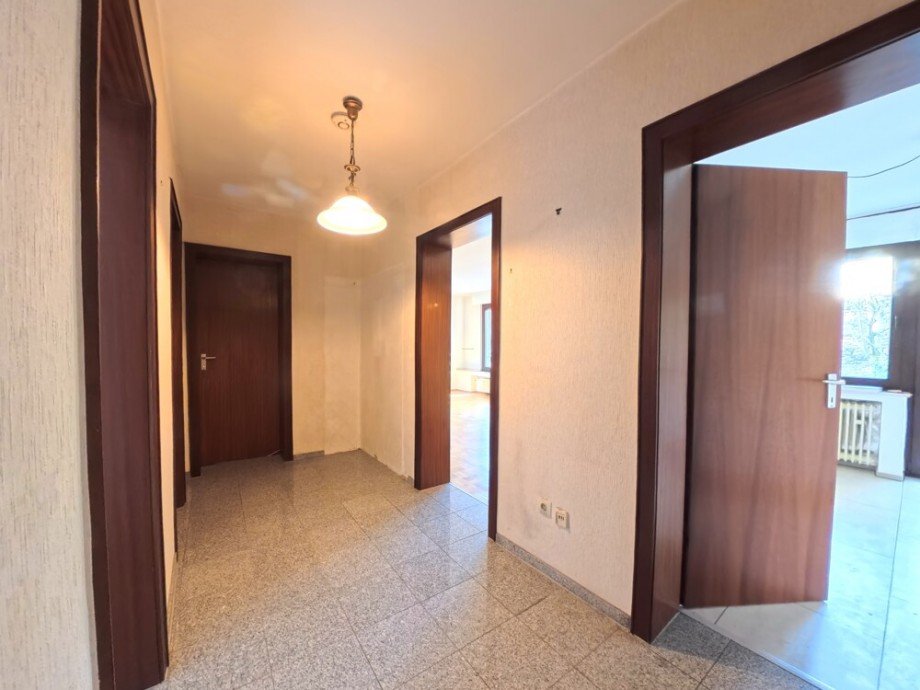 (6) Es empf�ngt Sie ein zentraler Wohnungsflur Erdgeschosswohnung Oberhausen / Altstadt-Mitte