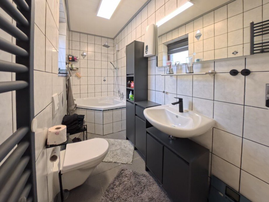 (31) Sowie aus dem benachbartem Badezimmer Zweifamilienhaus Bottrop / Stadtmitte