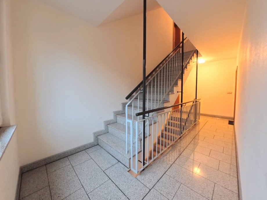 (4) Ein gepflegtes Treppenhaus f�hrt Sie hinauf zur Wohnung Etagenwohnung Bottrop / Stadtmitte
