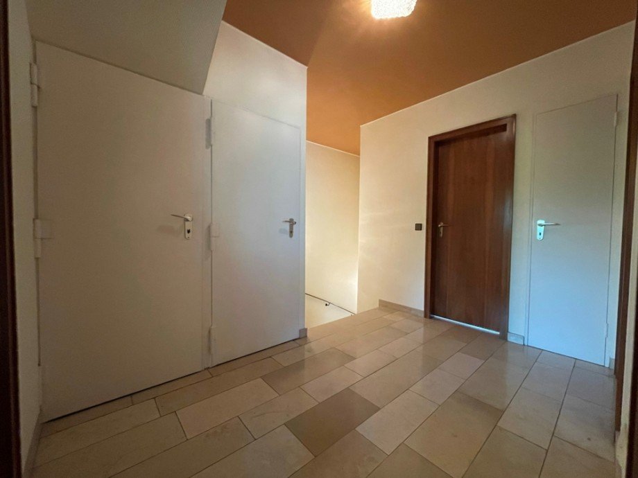 (16) Zur�ck im Geb�udeinneren folgen nun Eindr�cke aus dem Obergeschoss Doppelhaush�lfte Bottrop / Stadtmitte