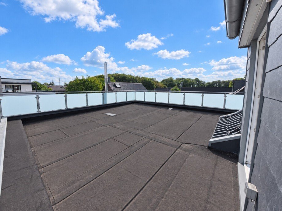 (38) Ein Blick auf die sonnige Dachterrasse Zweifamilienhaus Bottrop / Kirchhellen