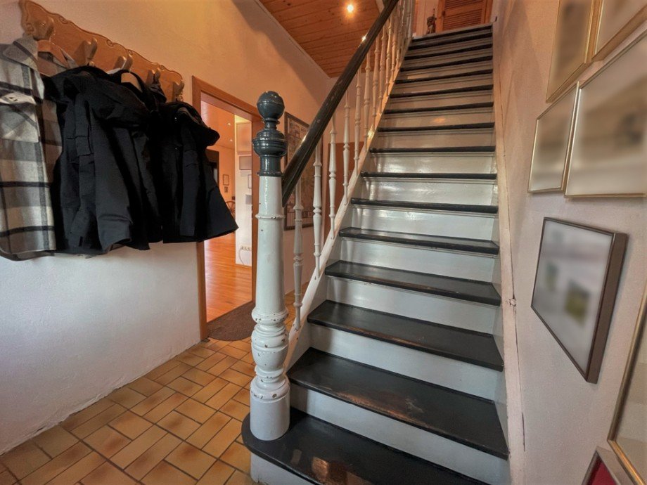 (11) Der Hauseingangsbereich mit Blick in Richtung des Wohn- und Esszimmers im Erdgeschoss Einfamilienhaus Bottrop / Feldhausen