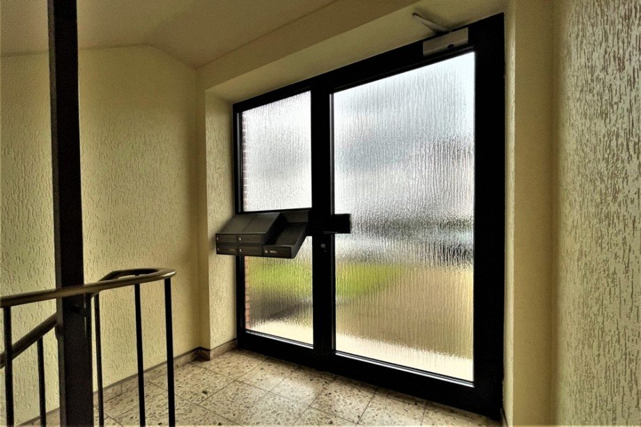 (2) Der gemeinschaftliche Hauseingangsbereich im Erdgeschoss Etagenwohnung Bottrop / Stadtmitte