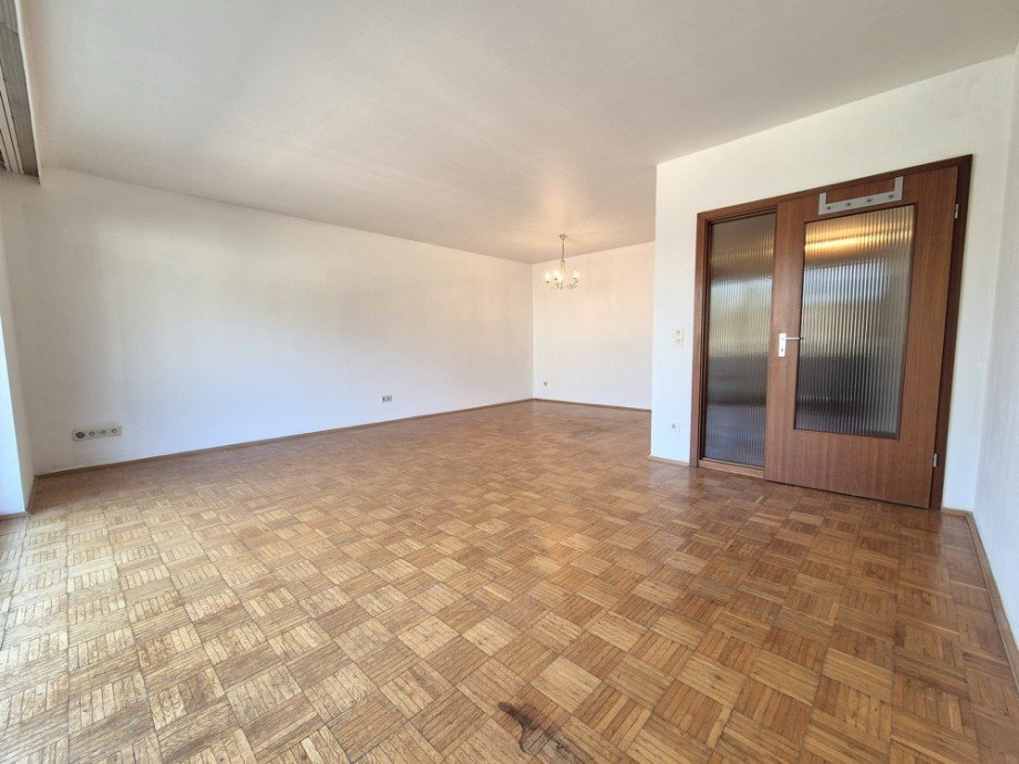 (12) Zur�ck im Inneren ein abschlie�ender Eindruck des Wohnzimmers Etagenwohnung Gladbeck