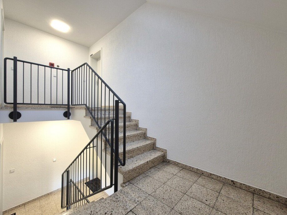 (5) Das sehr helle und gepflegte Treppenhaus f�hrt Sie hinauf zur Wohnung Maisonettewohnung Bottrop / Vonderort