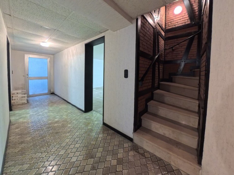 (18) Ein Teilbereich des Hausflurs im Kellergeschoss Bungalow Bottrop / Welheim