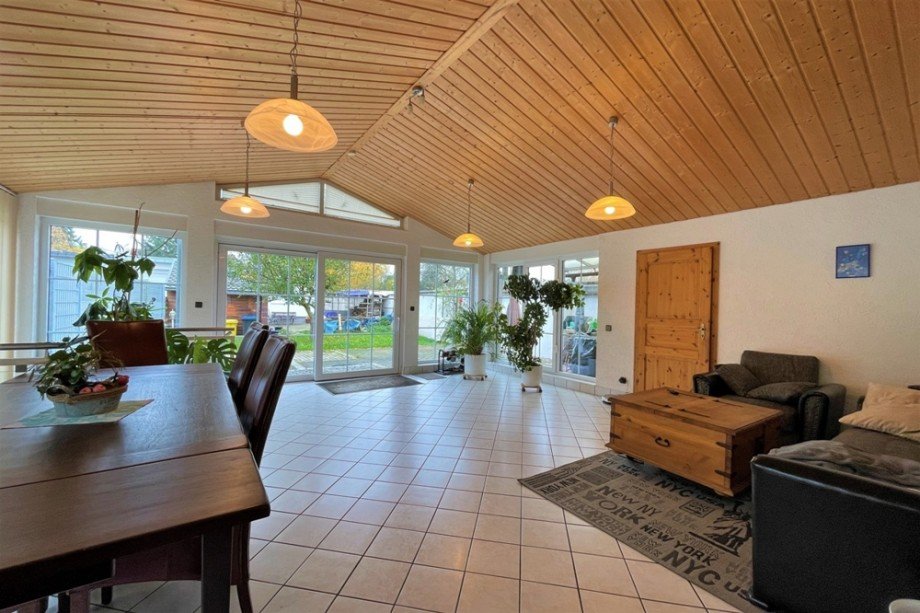 (21) Ein erster Blick in den gro�en und hellen Wintergarten Einfamilienhaus Bottrop / Eigen