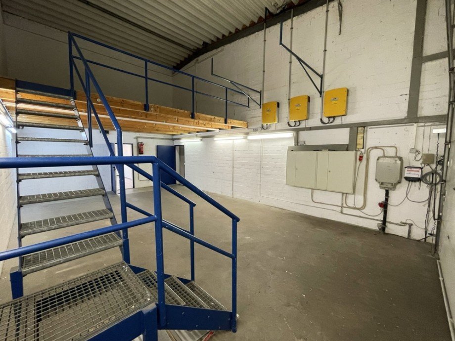 (6) Hier eine erste Impression aus dem Lagerraum im Erdgeschoss (rechts) Halle / Lager / Produktion Bottrop