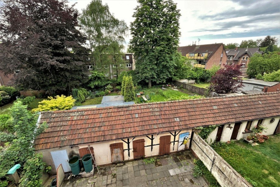 (5) Eine Grundst�cks�bersicht - hinter den ehemaligen Stallungen befinden sich Mieterg�rten Mehrfamilienhaus Bottrop / Batenbrock