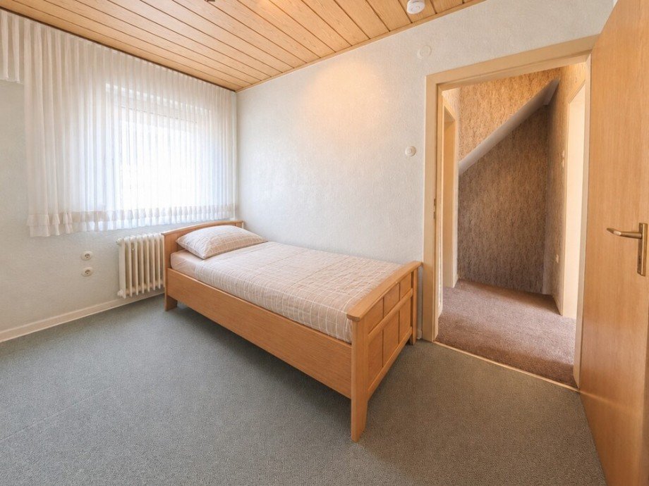 (15) Unmittelbar angrenzend befindet sich das zweite Schlafzimmer im Obergeschoss Reihenmittelhaus Bottrop / Batenbrock