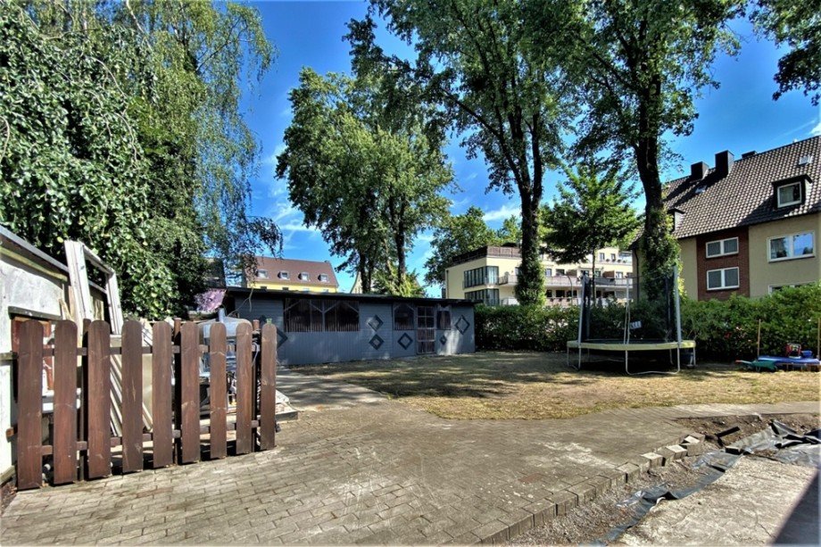 (17) Es folgen nun Impressionen vom Aussenbereich der Immobilie Doppelhaush�lfte Bottrop / Batenbrock