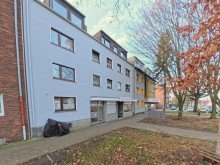 (2) Der gemeinschaftliche Hauseingang befindet sich auf der Vorderseite *VERKAUFT*