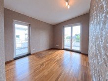 (12) Hier blicken Sie in ein m�gliches Kinder- oder Arbeitszimmer *VERKAUFT*