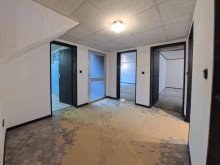 (24) Dieser separate Flurbereich ist u.a. �ber den Kellerabgang an der Terrasse zu erreichen iTH: Solider Bungalow sucht neuen Glanz - gestalten Sie hier Ihr ganz pers�nliches Zuhause!