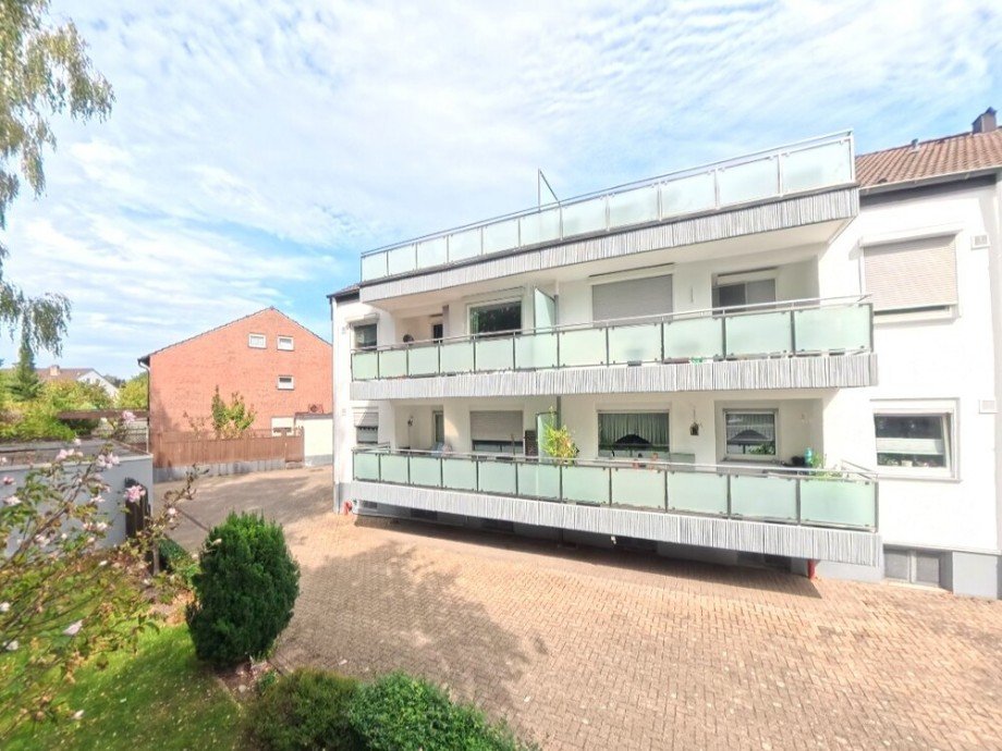 (22) Abschlie�end ein Blick auf die Geb�uder�ckseite Etagenwohnung Bottrop / Fuhlenbrock