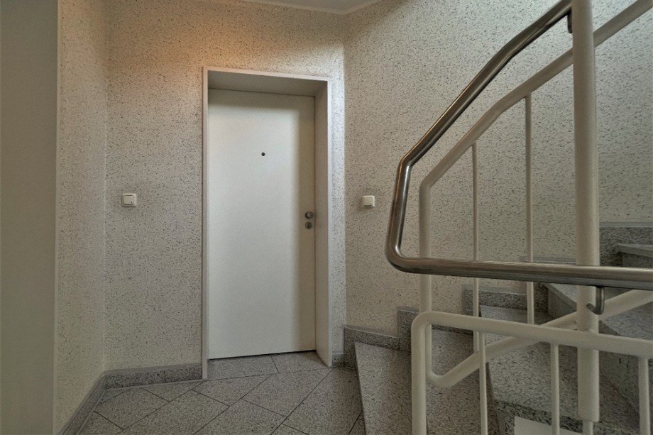(3) Hier sehen Sie die Wohnungseingangst�r im 1. Obergeschoss Etagenwohnung Bottrop / Stadtmitte