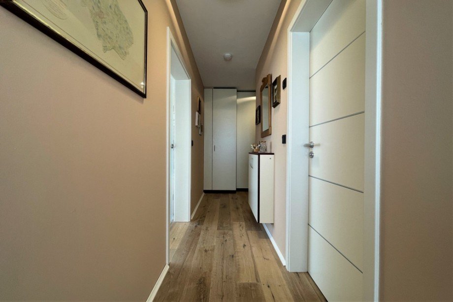 (6) Eine erste Impression aus dem Wohnungsflur Etagenwohnung Bottrop / Grafenwald